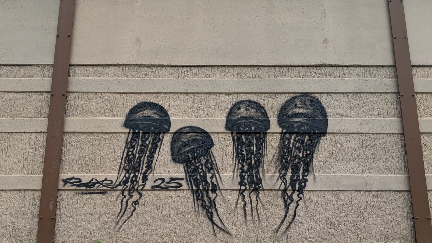 Méduses A64 Capbreton — graffiti, noir et blanc, vue d'ensemble, Bénesse-Maremne