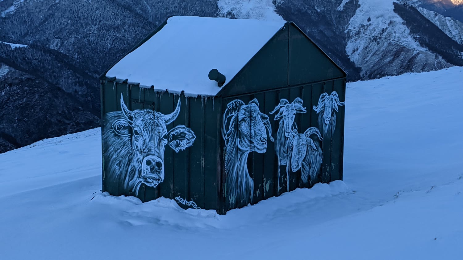 Courade sous la neige — graffiti, vue d'ensemble, Germs-sur-l'Oussouet