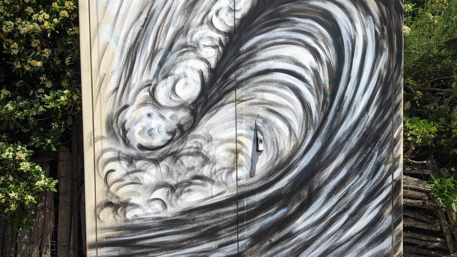 Graffiti vague à capbreton - close up